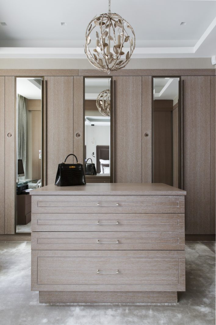 Foliage-chandelier-walk-in