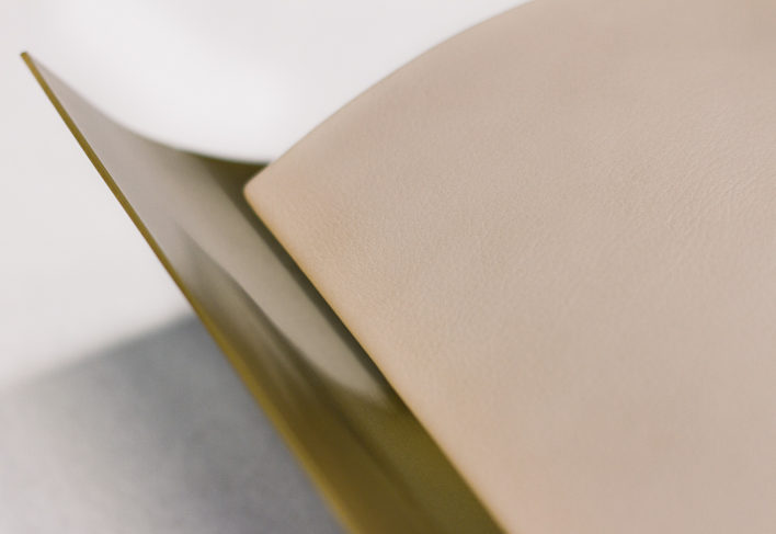 villaverde-london-torino-brass-leather-wall-light-01