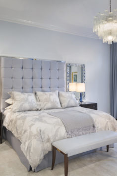 Villaverde_London_Dallas_chandelier_Plum_Interiors_Rhode_Island_1