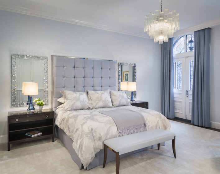 Villaverde_London_Dallas_chandelier_Plum_Interiors_Rhode_Island_1